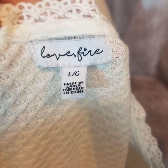 Love, Fire White V-Neck Long Sleeve Tee Size Large - Picture 4 of 5
